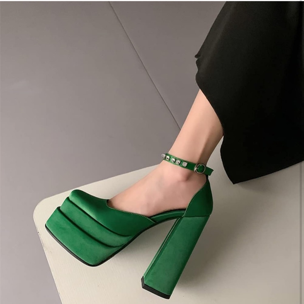 New, never been worn satin green platform heels. Very beautiful green color - Picture 6 of 7